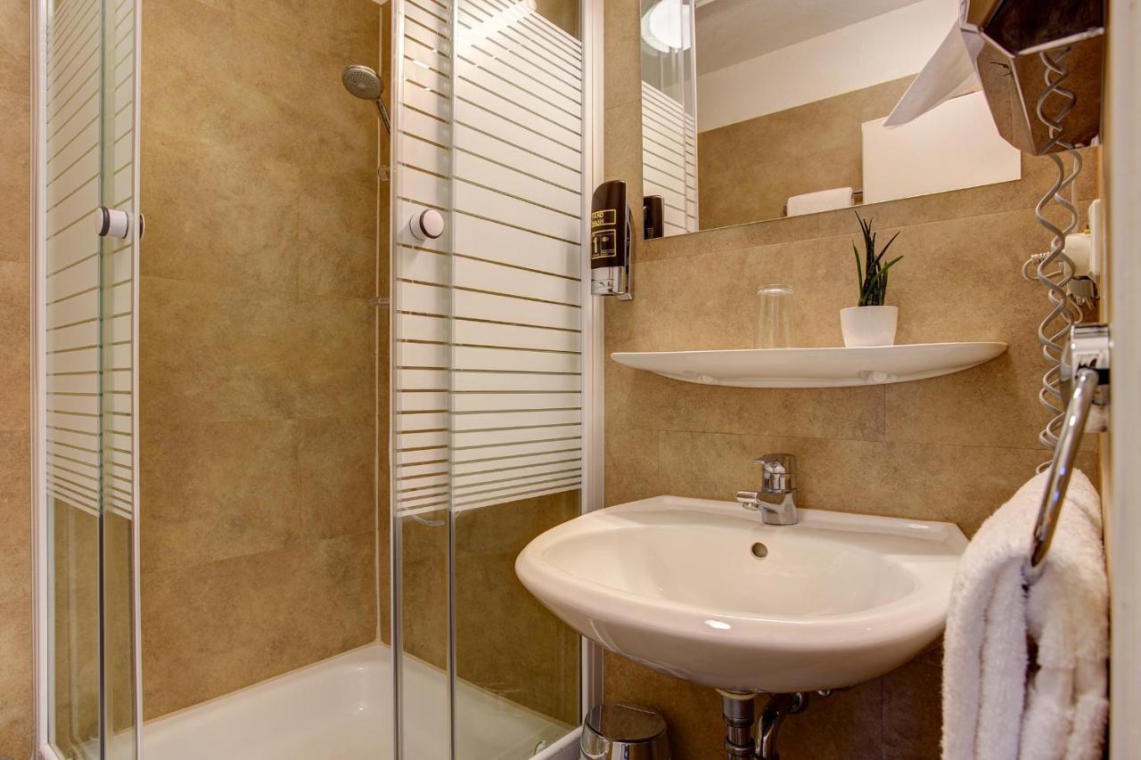 Hotel Western Ambassador 3*